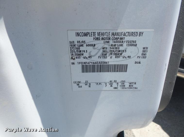 image for item DJ9543 2006 Ford F450 Super Duty service truck with crane