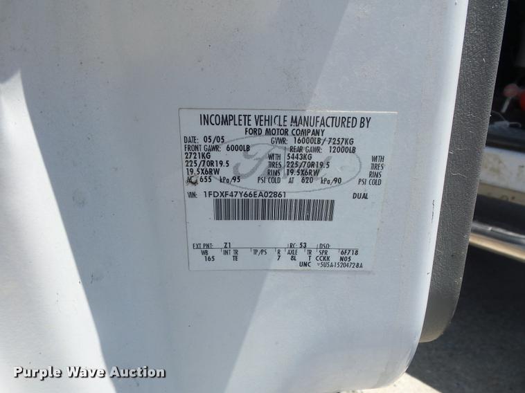 image for item DJ9543 2006 Ford F450 Super Duty service truck with crane