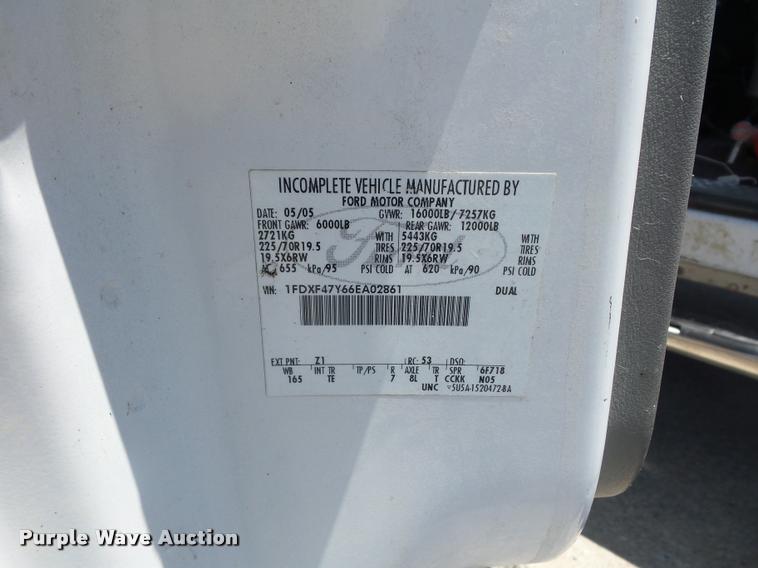 image for item DJ9543 2006 Ford F450 Super Duty service truck with crane