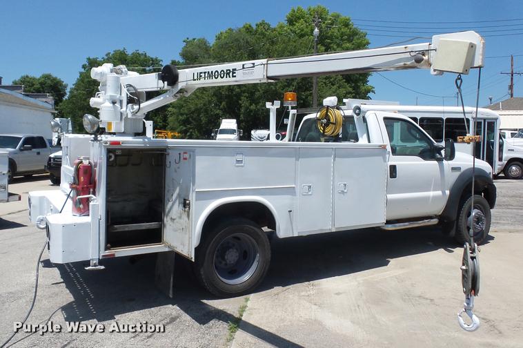 image for item DJ9543 2006 Ford F450 Super Duty service truck with crane
