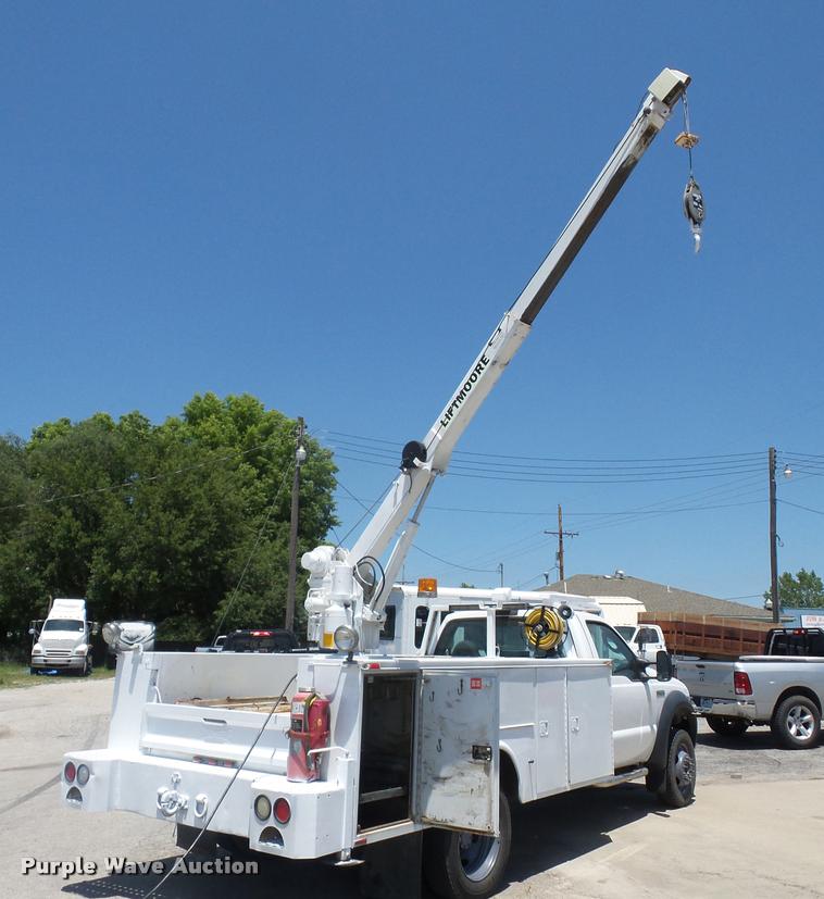image for item DJ9543 2006 Ford F450 Super Duty service truck with crane