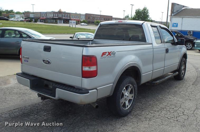 image for item DJ9582 2005 Ford F150 SuperCab pickup truck