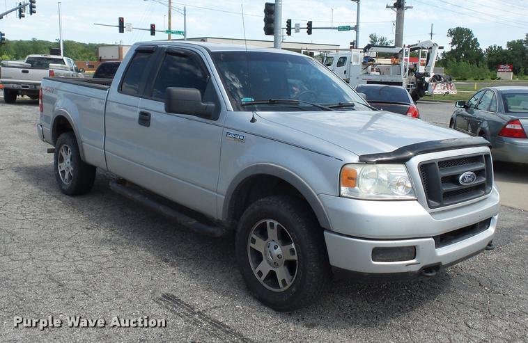 image for item DJ9582 2005 Ford F150 SuperCab pickup truck