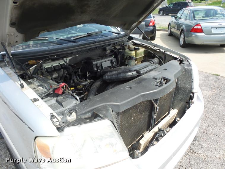 image for item DJ9582 2005 Ford F150 SuperCab pickup truck