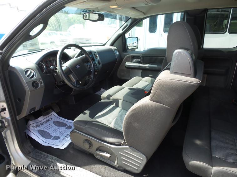 image for item DJ9582 2005 Ford F150 SuperCab pickup truck