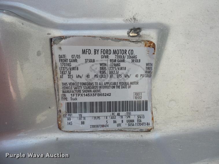 image for item DJ9582 2005 Ford F150 SuperCab pickup truck