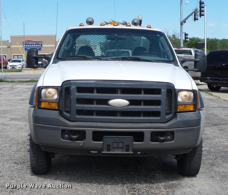 image for item DJ9583 2007 Ford F550 Super Duty Crew Cab service truck