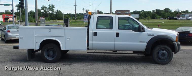 image for item DJ9583 2007 Ford F550 Super Duty Crew Cab service truck