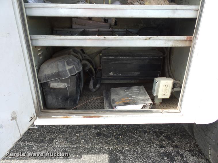 image for item DJ9583 2007 Ford F550 Super Duty Crew Cab service truck