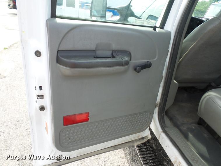 image for item DJ9583 2007 Ford F550 Super Duty Crew Cab service truck