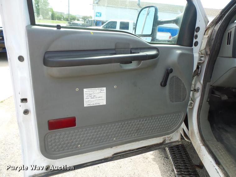 image for item DJ9583 2007 Ford F550 Super Duty Crew Cab service truck