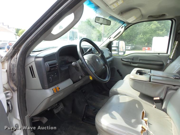 image for item DJ9583 2007 Ford F550 Super Duty Crew Cab service truck