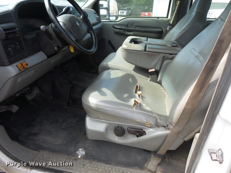 image for item DJ9583 2007 Ford F550 Super Duty Crew Cab service truck