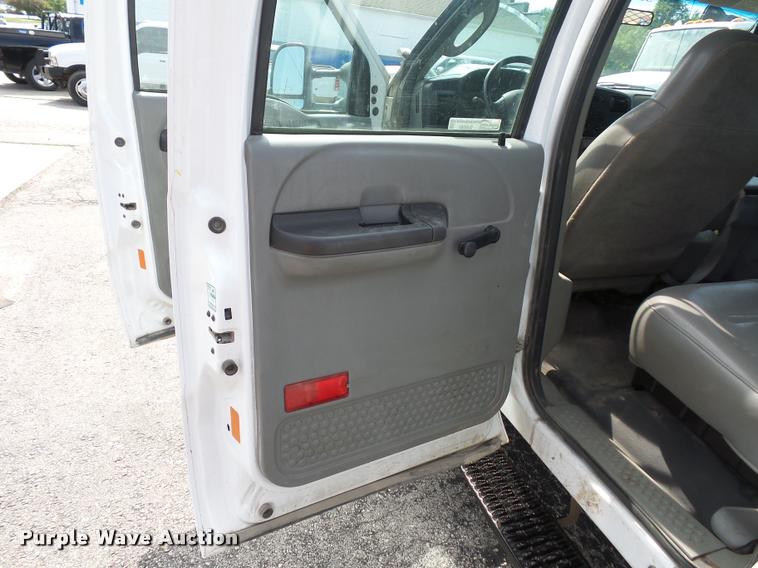 image for item DJ9583 2007 Ford F550 Super Duty Crew Cab service truck