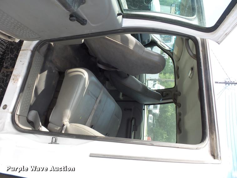 image for item DJ9583 2007 Ford F550 Super Duty Crew Cab service truck