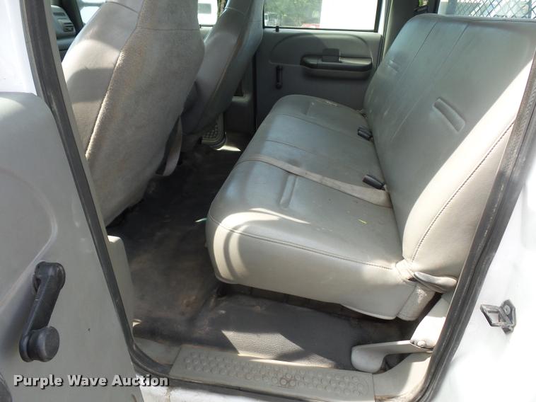 image for item DJ9583 2007 Ford F550 Super Duty Crew Cab service truck
