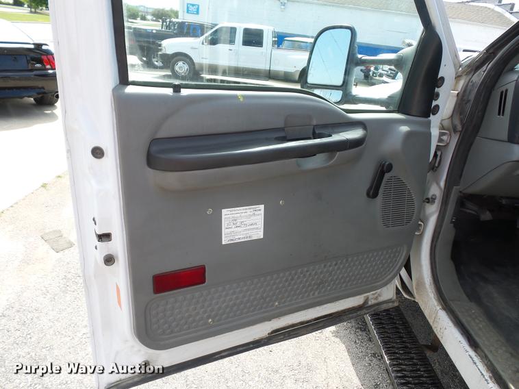 image for item DJ9583 2007 Ford F550 Super Duty Crew Cab service truck