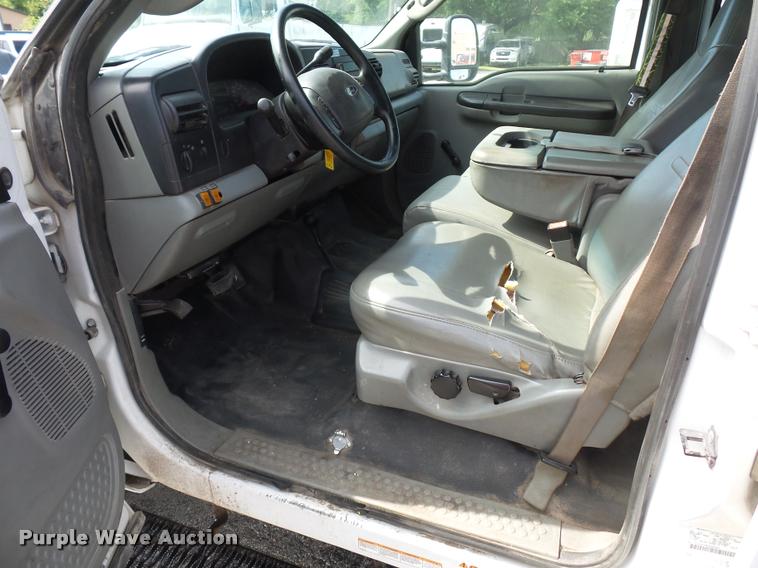 image for item DJ9583 2007 Ford F550 Super Duty Crew Cab service truck