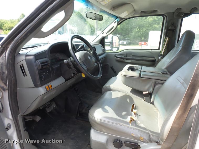 image for item DJ9583 2007 Ford F550 Super Duty Crew Cab service truck