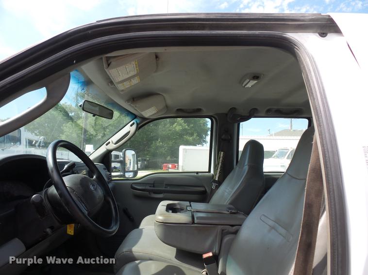 image for item DJ9583 2007 Ford F550 Super Duty Crew Cab service truck