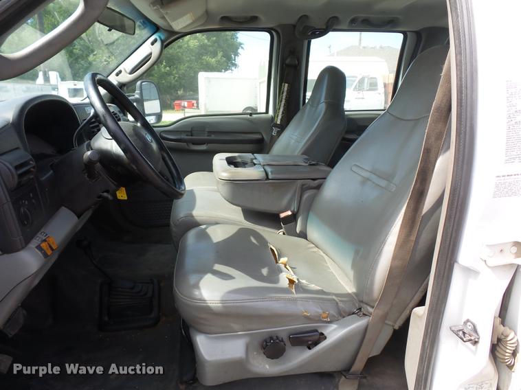 image for item DJ9583 2007 Ford F550 Super Duty Crew Cab service truck