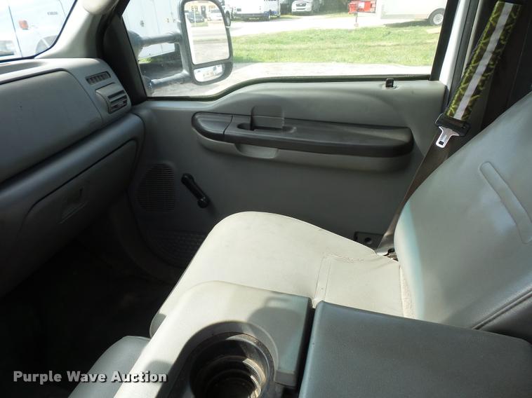 image for item DJ9583 2007 Ford F550 Super Duty Crew Cab service truck