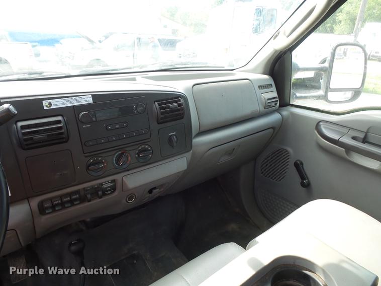 image for item DJ9583 2007 Ford F550 Super Duty Crew Cab service truck