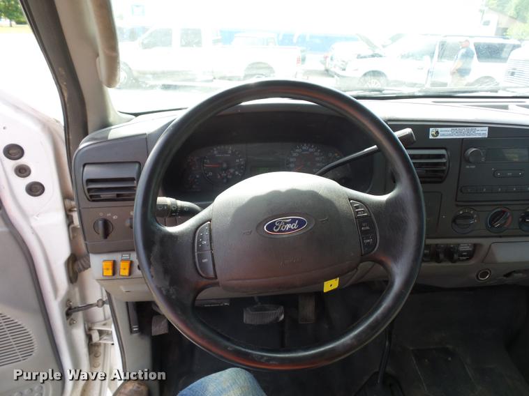 image for item DJ9583 2007 Ford F550 Super Duty Crew Cab service truck