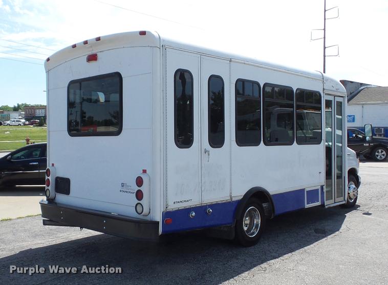 image for item DJ9584 2006 Ford E350 Super Duty shuttle bus