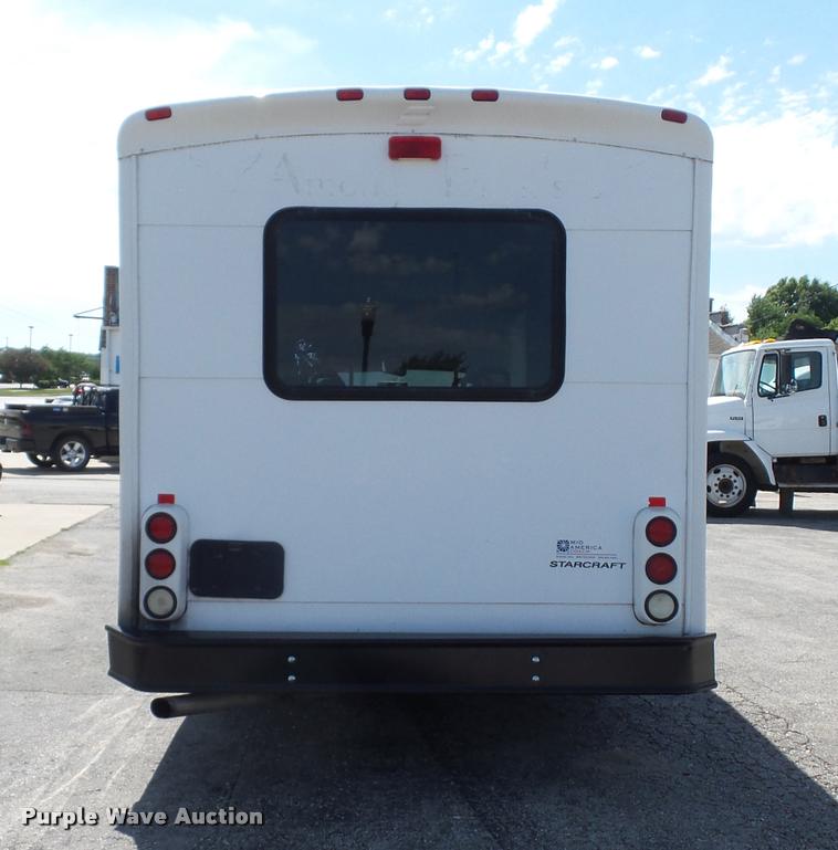 image for item DJ9584 2006 Ford E350 Super Duty shuttle bus