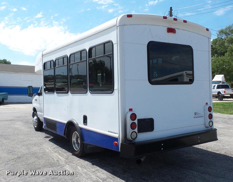 image for item DJ9584 2006 Ford E350 Super Duty shuttle bus