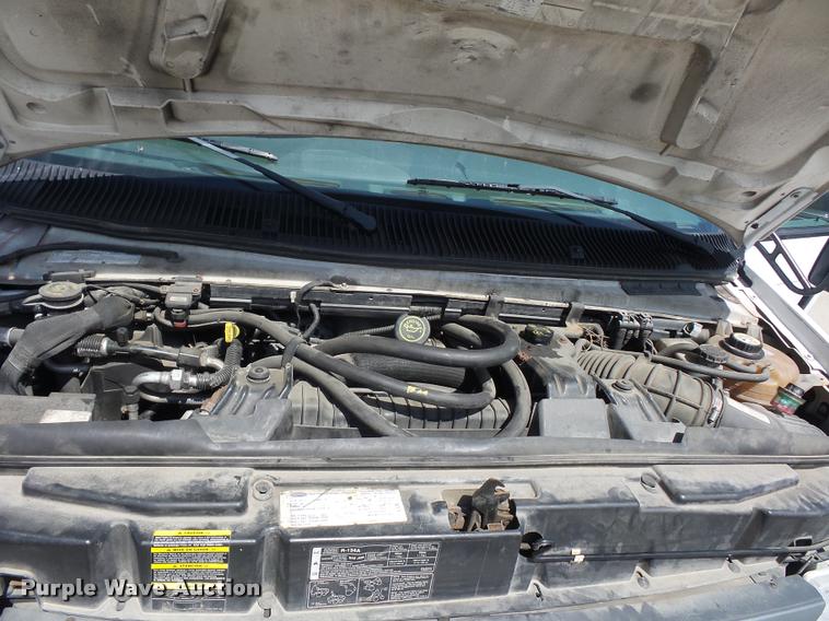 image for item DJ9584 2006 Ford E350 Super Duty shuttle bus