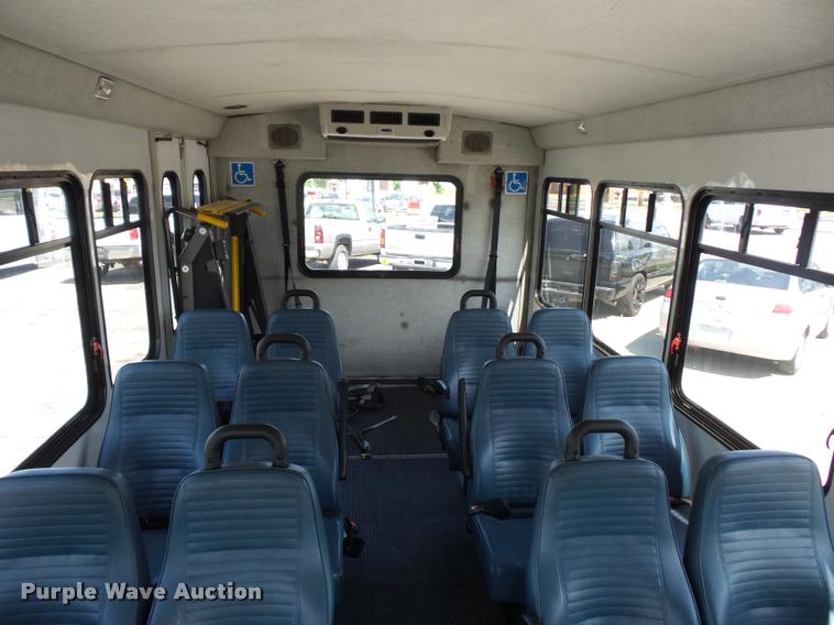 image for item DJ9584 2006 Ford E350 Super Duty shuttle bus