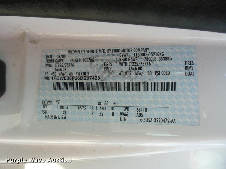 image for item DJ9584 2006 Ford E350 Super Duty shuttle bus