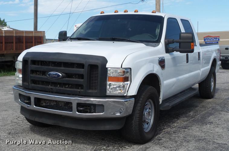 image for item DJ9585 2010 Ford F250 Super Duty Crew Cab pickup truck