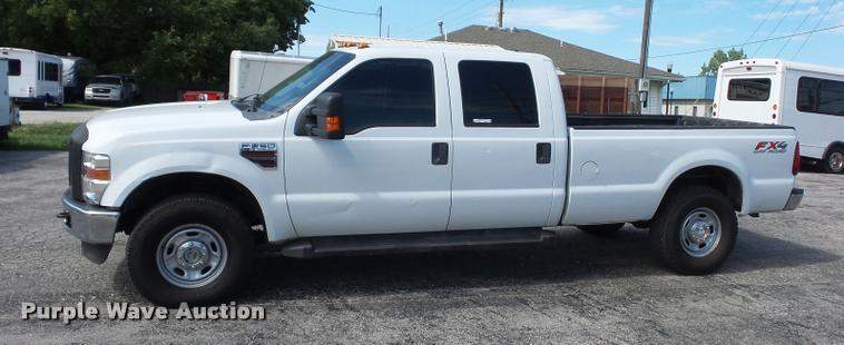 image for item DJ9585 2010 Ford F250 Super Duty Crew Cab pickup truck