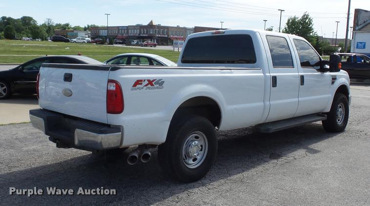 image for item DJ9585 2010 Ford F250 Super Duty Crew Cab pickup truck
