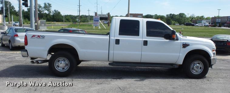 image for item DJ9585 2010 Ford F250 Super Duty Crew Cab pickup truck