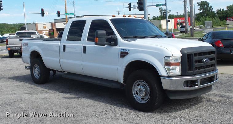 image for item DJ9585 2010 Ford F250 Super Duty Crew Cab pickup truck