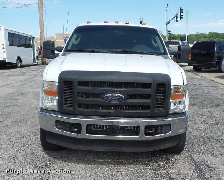 image for item DJ9585 2010 Ford F250 Super Duty Crew Cab pickup truck