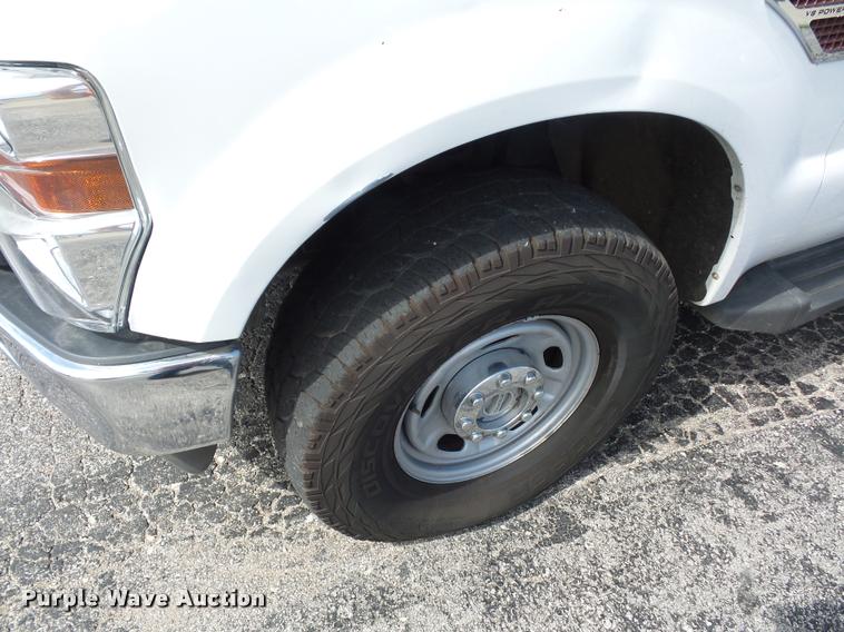 image for item DJ9585 2010 Ford F250 Super Duty Crew Cab pickup truck