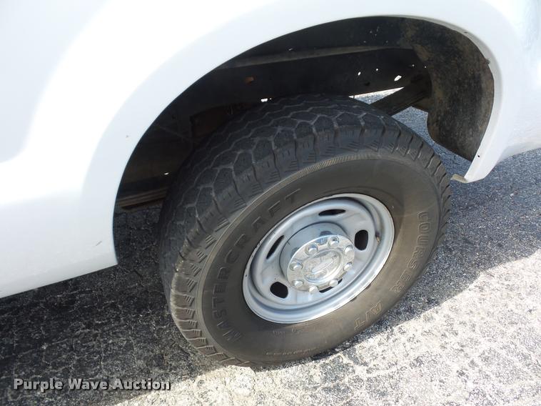 image for item DJ9585 2010 Ford F250 Super Duty Crew Cab pickup truck