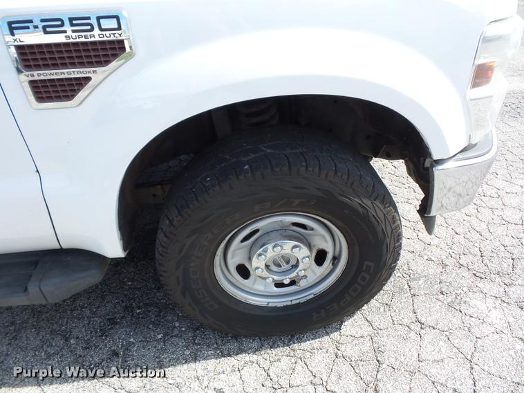 image for item DJ9585 2010 Ford F250 Super Duty Crew Cab pickup truck