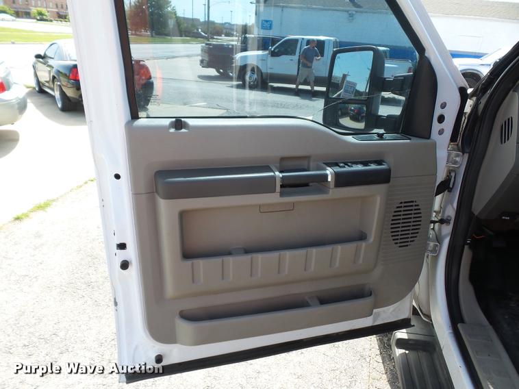 image for item DJ9585 2010 Ford F250 Super Duty Crew Cab pickup truck