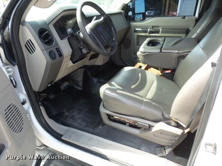 image for item DJ9585 2010 Ford F250 Super Duty Crew Cab pickup truck