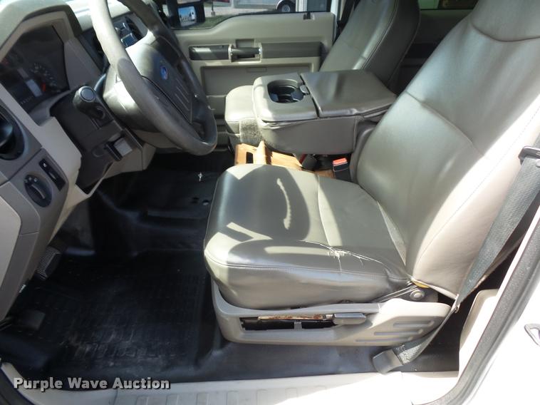 image for item DJ9585 2010 Ford F250 Super Duty Crew Cab pickup truck