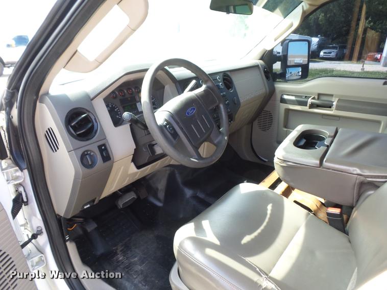 image for item DJ9585 2010 Ford F250 Super Duty Crew Cab pickup truck