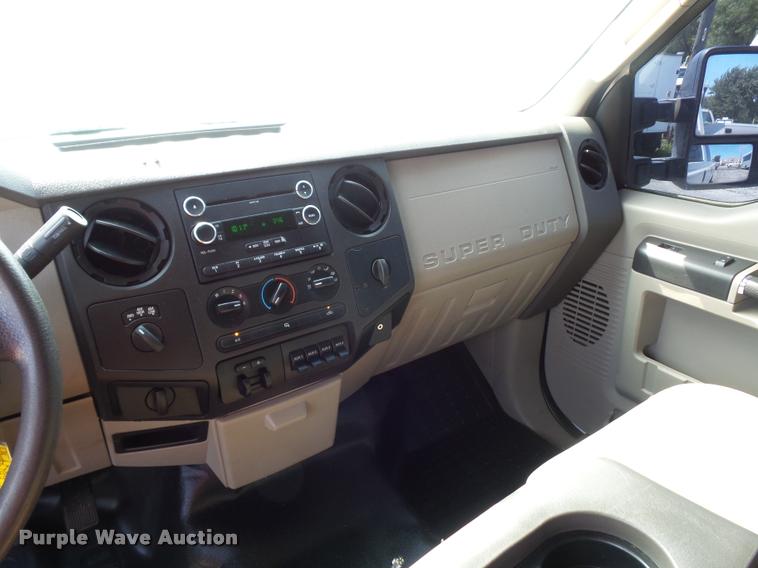 image for item DJ9585 2010 Ford F250 Super Duty Crew Cab pickup truck