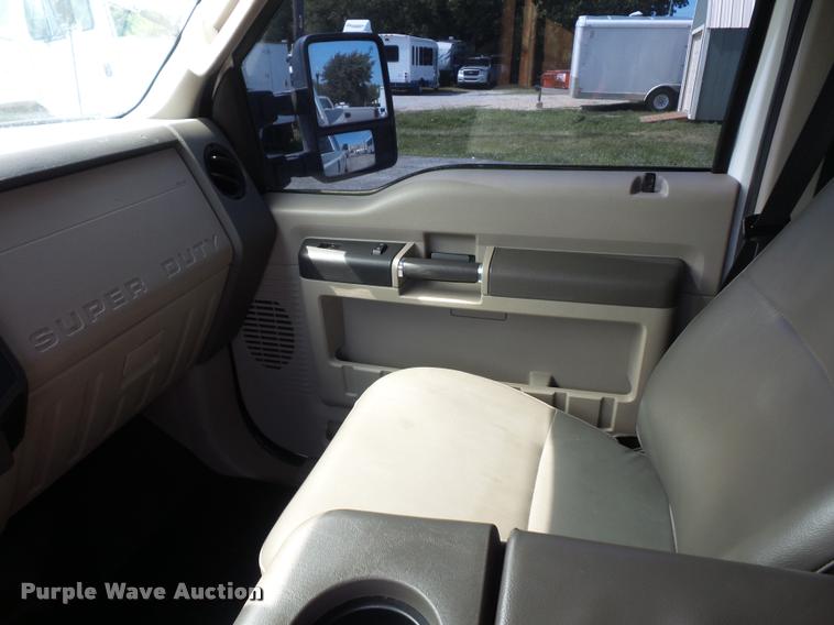 image for item DJ9585 2010 Ford F250 Super Duty Crew Cab pickup truck