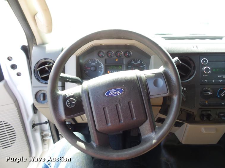 image for item DJ9585 2010 Ford F250 Super Duty Crew Cab pickup truck